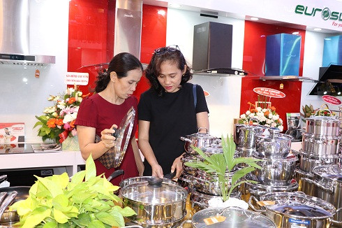 Với đa dạng các nhà cung cấp thiết bị bếp có uy tín trên thị trường, Khang Nguyễn đáp ứng được yêu cầu của mọi khách hàng, từ các bà nội trợ sành điệu...