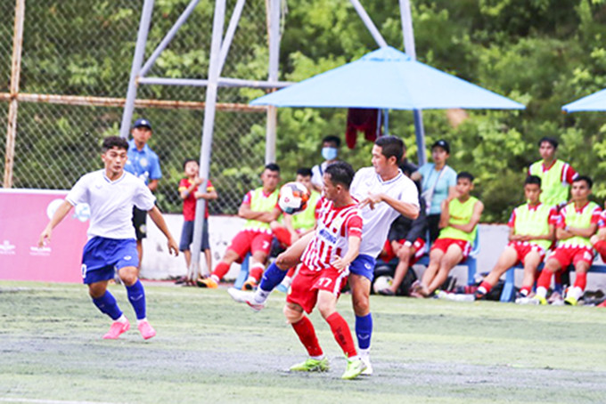 Trận đấu giữa Thành Thành FC và Tuấn Hương FC ở vòng 1 giải KLP-S2.    