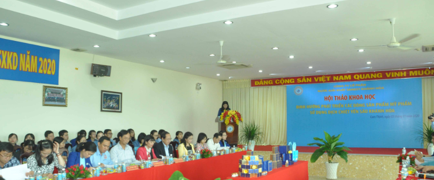 Bà Bùi Thị Hạnh - Công ty CP NGK Sanest Khánh Hòa báo cáo tại Hội thảo