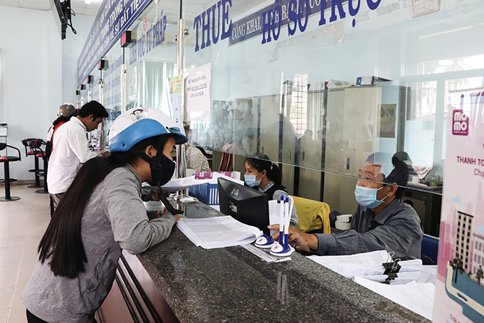 Tại hội nghị tổng kết thực hiện chương trình CCHC giai đoạn 2011 - 2020, UBND huyện Diên Khánh đã tặng giấy khen cho 19 tập thể và 22 cá nhân có thành tích xuất sắc trong công tác CCHC của huyện.