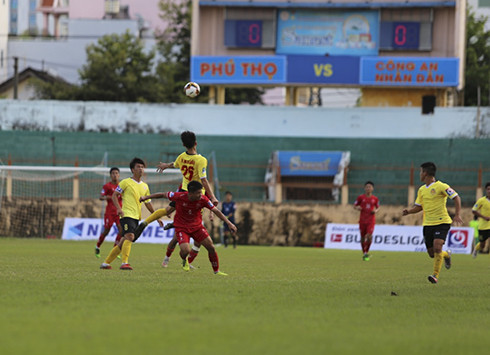 Trận đấu bán kết giữa Công an Nhân dân và Phú Thọ.