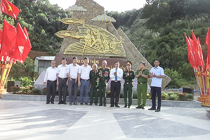 <p style= &quot;text-align: justify; &quot;>Bia tưởng niệm chiến thắng trận Thiềm đầu thủy - mốc son trong lịch sử Đảng bộ huyện Khánh Sơn.</p>