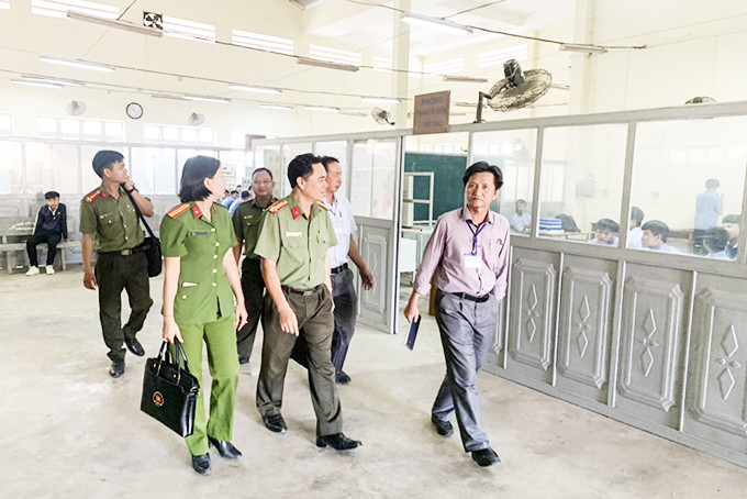 Đoàn kiểm tra thực hiện phong trào Toàn dân bảo vệ an ninh Tổ quốc tại Trường Trung cấp Nghề Ninh Hòa (tháng 7-2020).