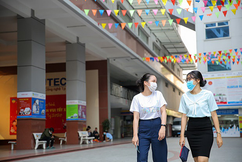 Sinh viên Trường ĐH Công nghệ TP HCM nghỉ học từ ngày 2-12 - Ảnh: Huy Lân
