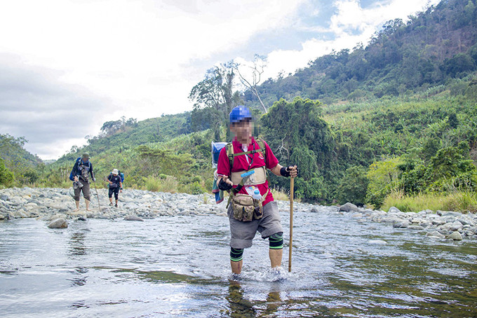 Cung đường khám phá núi Tà Giang phần lớn đi dọc suối đá, tiềm ẩn nhiều rủi ro, nhất là vào mùa mưa.