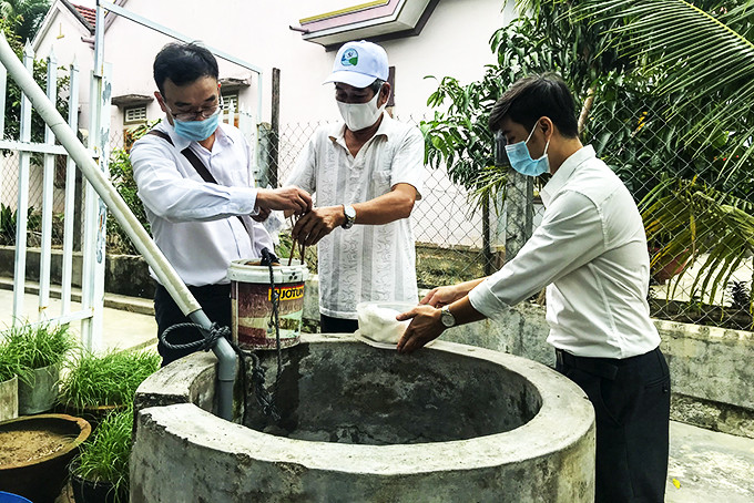 Xử lý hóa chất giếng nước của hộ dân  xã Vĩnh Phương, TP. Nha Trang.  
