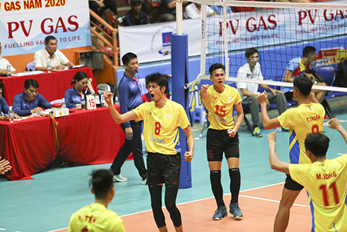 Thái Hưng, Thanh Thuận và các đồng đội đã có trận đấu chơi đều tay hơn.