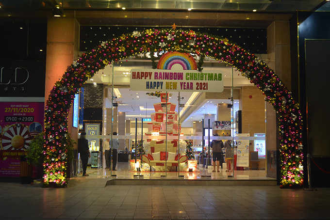 Trung tâm thương mại Nha Trang Center trang trí mừng Giáng sinh và chào đón năm mới đơn giản hơn so với các năm trước.ơn .