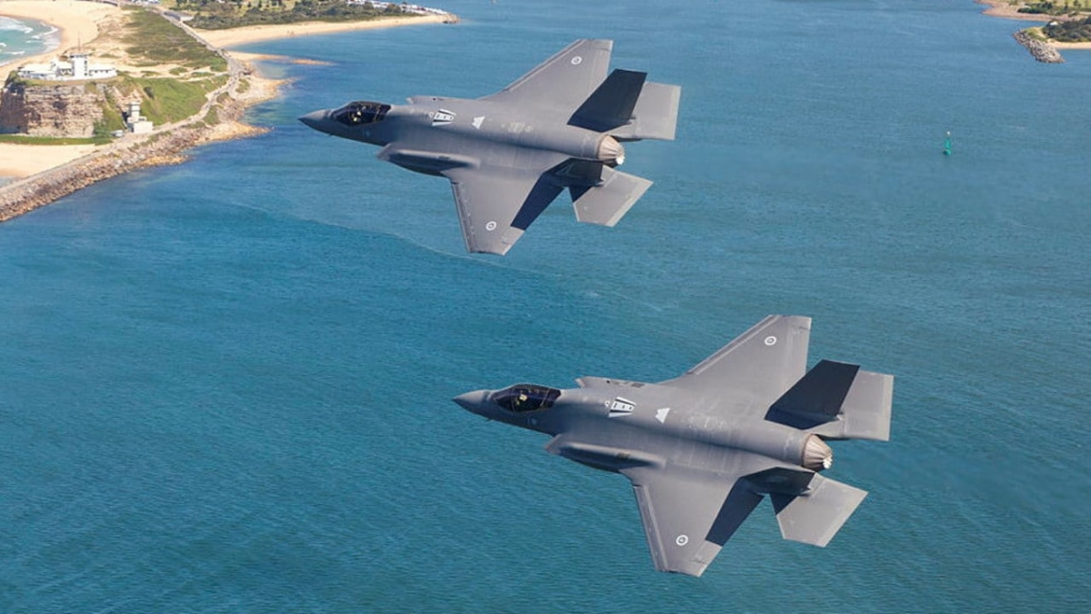 Hai chiếc F-35A Lightning II bay diễn tập trên khu vực Newcastle, Australia. Ảnh: Không quân Australia.