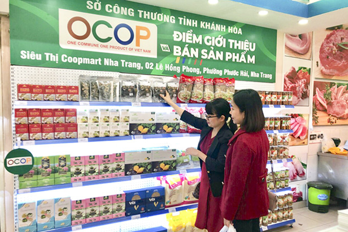 Khu vực giới thiệu và bán sản phẩm OCOP tại siêu thị Co.opmart.