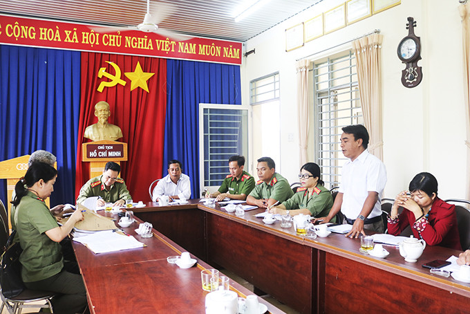 Đoàn kiểm tra công tác xây dựng phong trào Toàn dân bảo vệ an ninh Tổ quốc làm việc tại xã Sơn Bình.