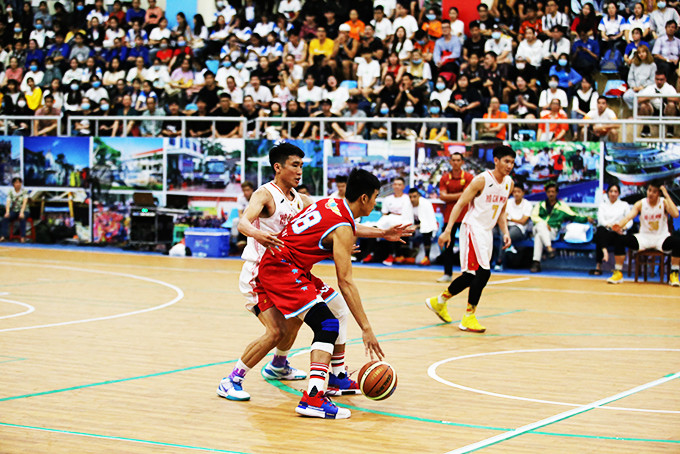 Giải bóng rổ vô địch quốc gia thu hút đông đảo  người xem tại Nha Trang. 