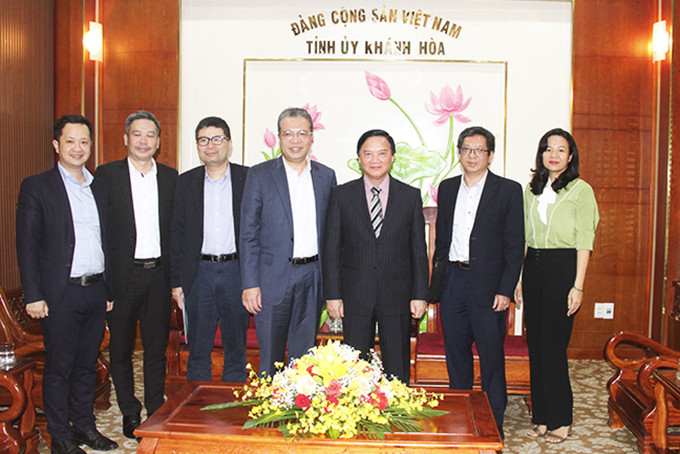 Bí thư Tỉnh ủy Nguyễn Khắc Định cùng đoàn công tác của Bộ Ngoại giao.
