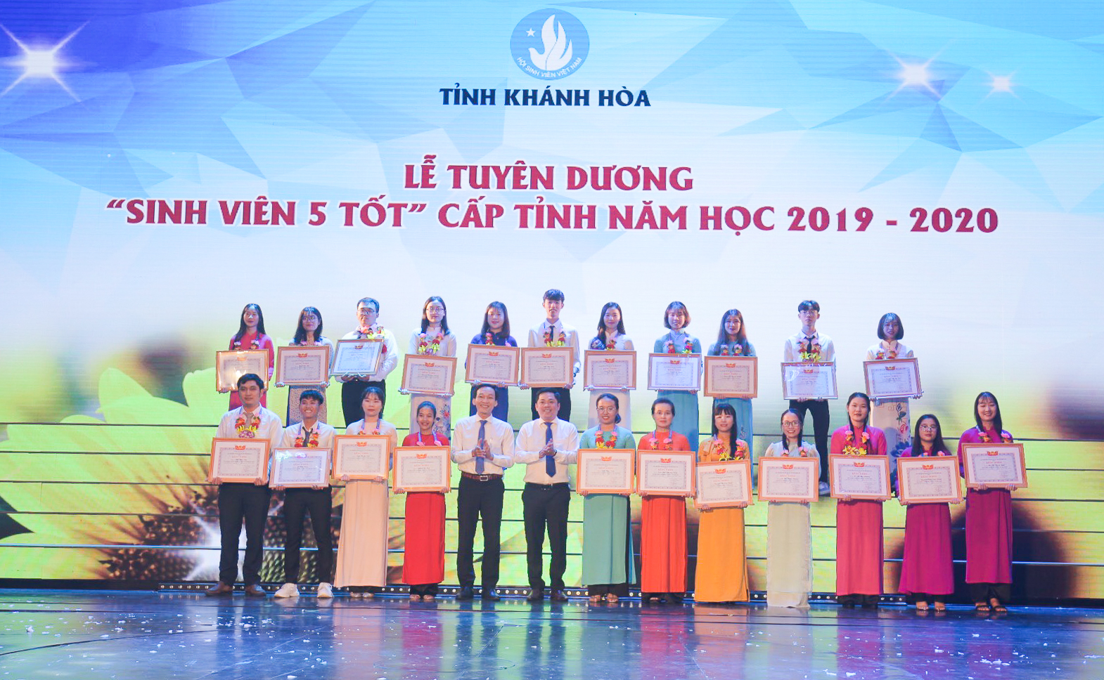 Hội Sinh viên Việt Nam tỉnh tuyên dương các sinh viên đạt danh hiệu  