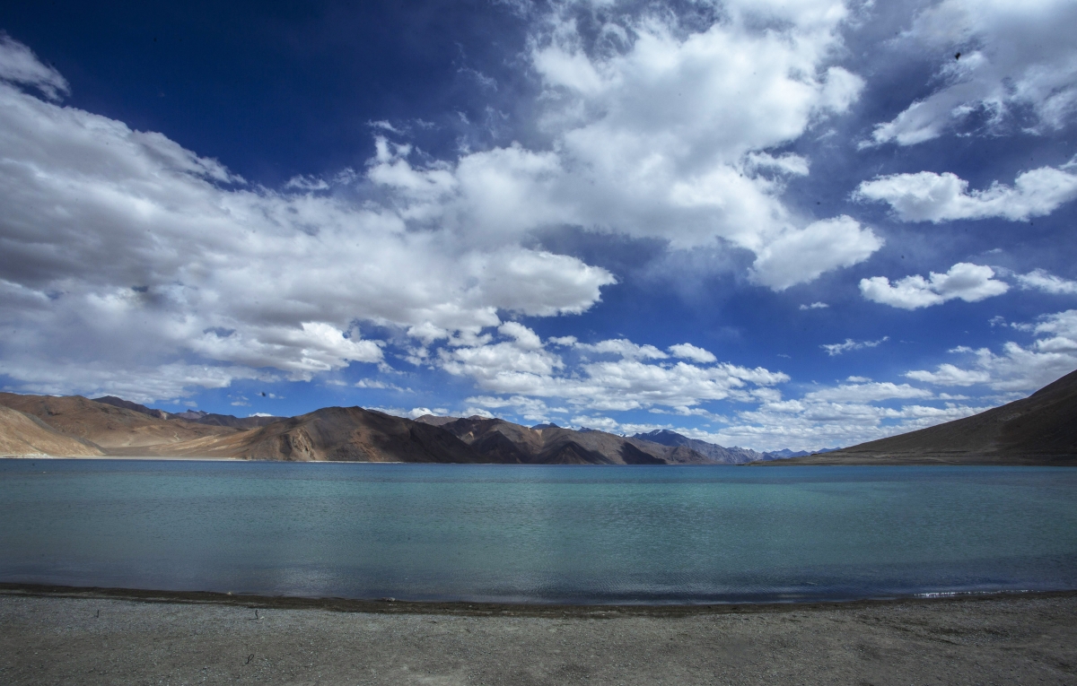 Danh thắng hồ Pangong Tso nằm tại đường LAC giữa Ấn Độ và Trung Quốc (Ảnh: ANI)