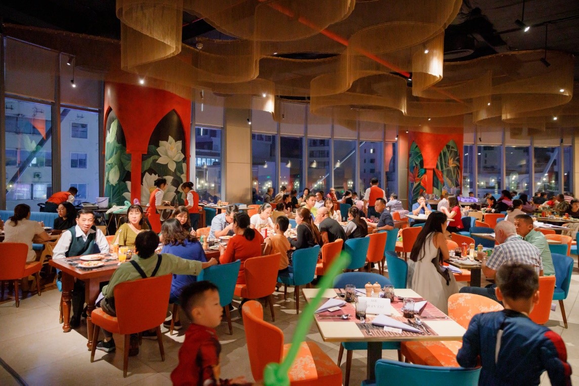 Các chương trình ẩm thực của Eastin Grand Hotel Nha Trang luôn thu hút đông đảo khách tham gia.