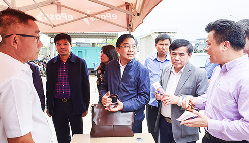 Đoàn công tác Ủy ban Kinh tế của Quốc hội kiểm tra tại Trạm thu phí Ninh Xuân.
