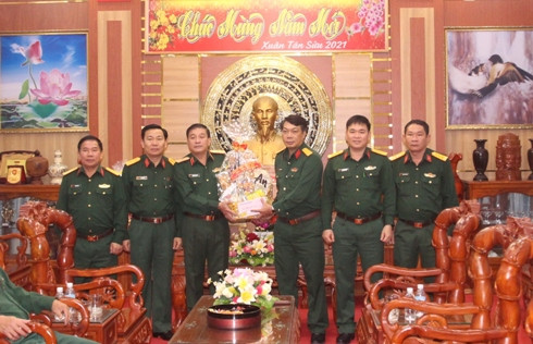 Đoàn công tác kiểm tra, chúc Tết tại Bộ CHQS tỉnh Khánh Hòa.