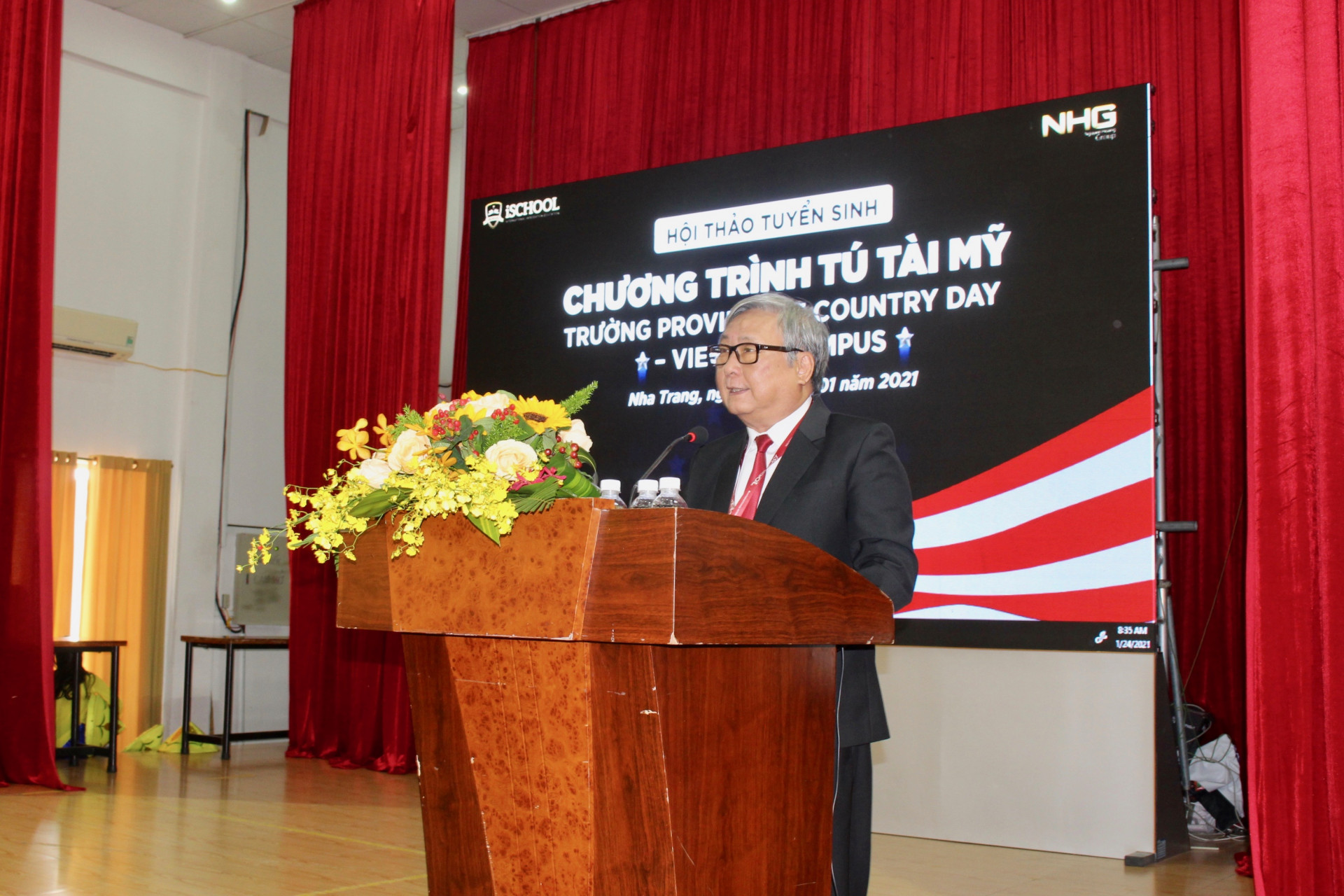 Thầy Phạm Hữu Bình phát biểu khai mạc hội thảo