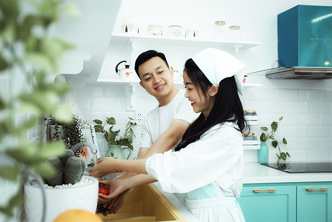 Cặp đôi Trần Thị Thanh Nhung và Lưu Văn Chiến chụp hình cưới tại Studio Bếp Happy.
