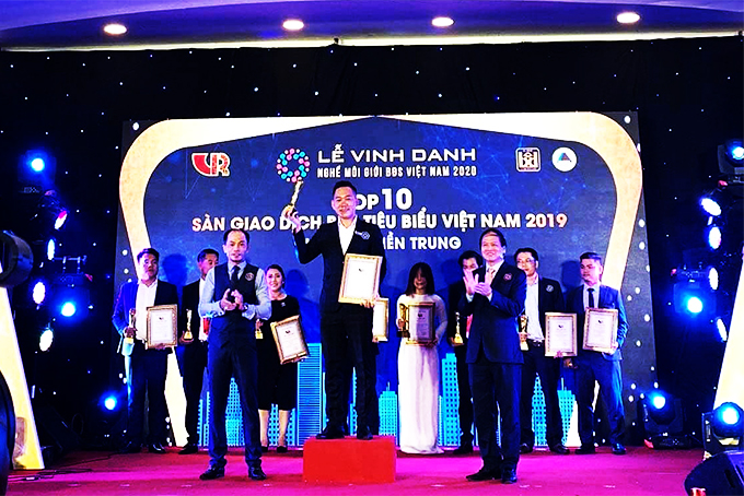 Màu xanh của Thiên nga đen