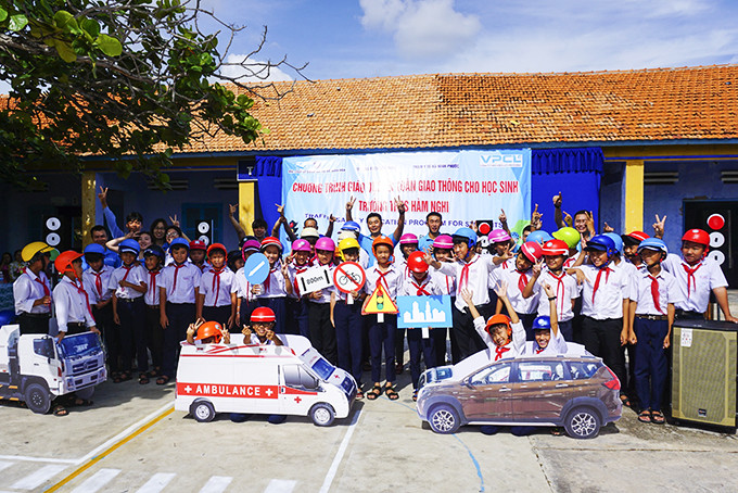 Giáo dục về an toàn giao thông tại Trường THCS Hàm Nghi.