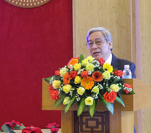 Ông Lê Xuân Thân thay mặt Thường trực HĐND tỉnh công bố Nghị quyết của HĐND tỉnh về việc thành lập Văn phòng Đoàn Đại biểu Quốc hội và HĐND tỉnh