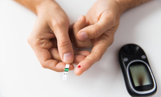 Tính năng mới trên Galaxy Watch giúp những bệnh nhân tiểu đường đo lượng đường huyết dễ dàng hơn. (Ảnh: Google)