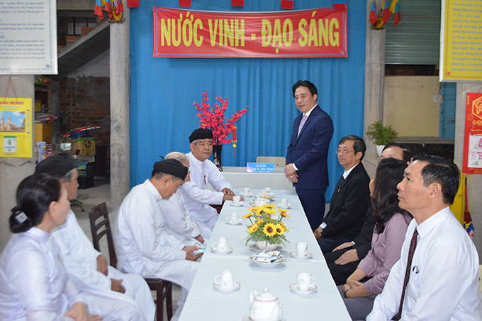 Đồng chí Nguyễn Khắc Toàn - Phó Bí thư Thường trực Tỉnh ủy chúc Tết Ban đại diện Hội thánh Cao Đài Tòa thánh Tây Ninh tỉnh.