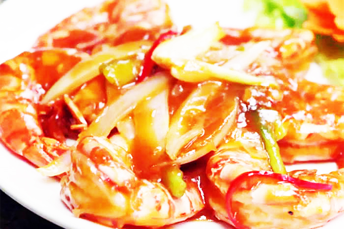 Món tôm sốt me chua ngọt cho hương vị tết thêm đậm đà