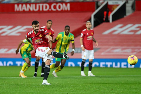 Manchester United hướng tới chiến thắng để bám đuổi Manchester City.