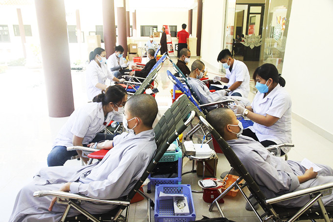 Giáo hội Phật giáo Việt Nam: Vận động tăng, ni, phật tử hiến máu nhân đạo
