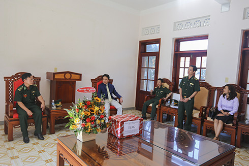 Đoàn lãnh đạo tỉnh thăm Đồn Biên phòng Ninh Hải (thị xã Ninh Hòa)
