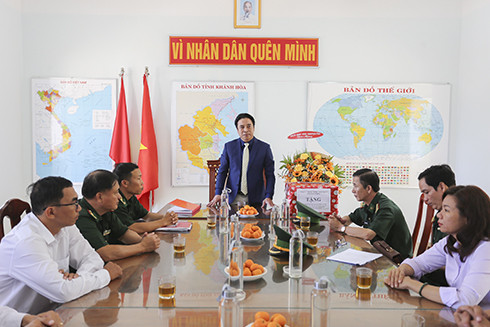 Đồng chí Nguyễn Khắc Toàn phát biểu chỉ đạo tại buổi đến thăm cán bộ, chiến sỹ Đồn Biên phòng Ninh Phước.