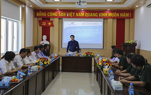 Đoàn công tác đến thăm và làm việc với Công ty TNHH Liên Doanh Kho ngoại quan xăng dầu Vân Phong.