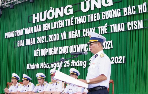 Đại tá Lê Hồng Chiến - Phó Giám đốc Học viện Hải quân phát biểu tại lễ phát động.