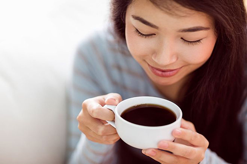 Một tách cà phê đen có thể chứa nhiều chất chống ô xy hóa polyphenol hơn trà xanh, trà đen và ca cao. ẢNH: SHUTTERTOCK