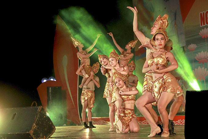 Một tiết mục múa độc lập được lấy từ vở kịch múa Huyền thoại  Pô Inư Nagar do các nghệ sĩ Đoàn Ca múa nhạc Hải Đăng biểu diễn. 