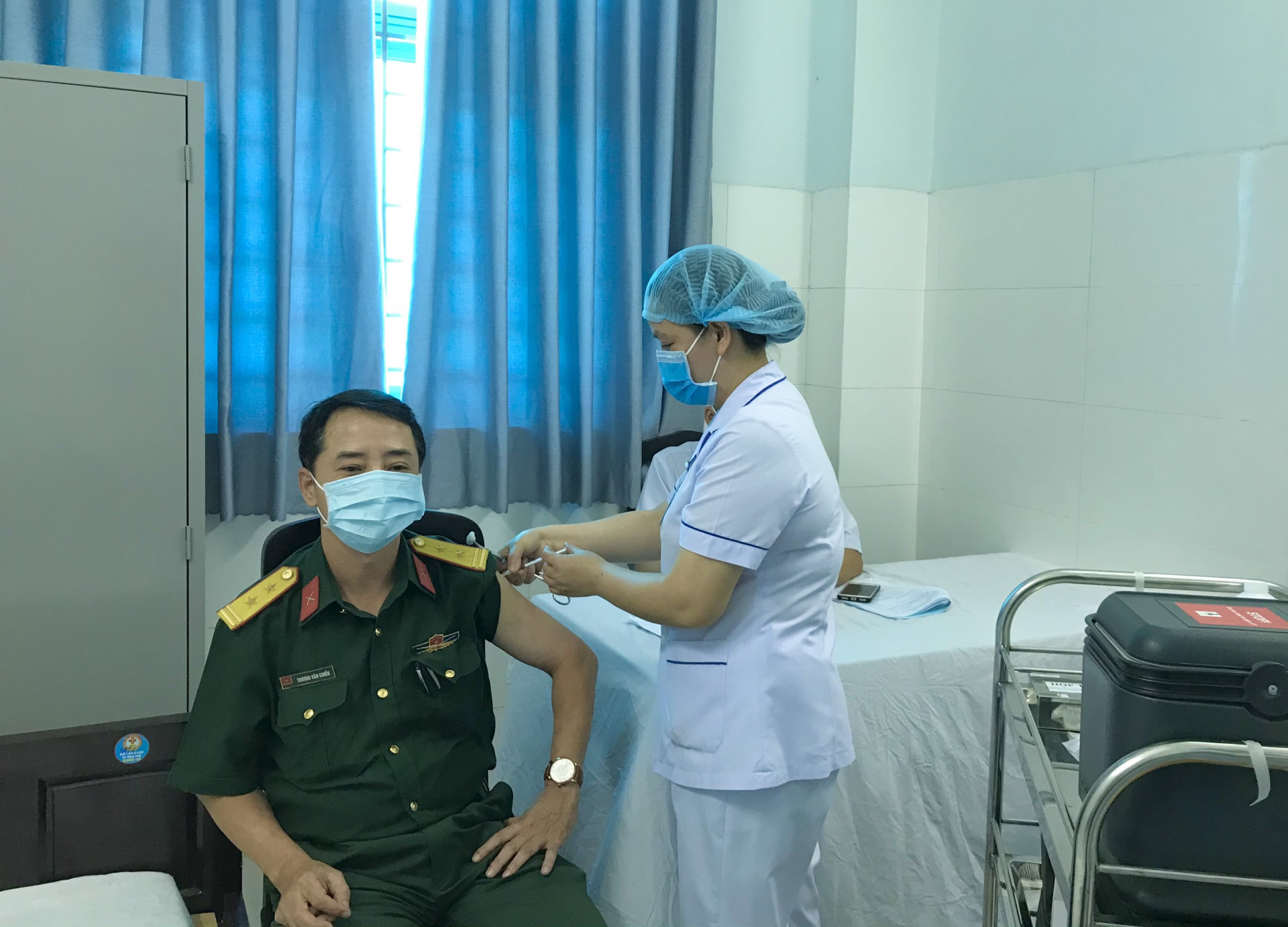 Cán bộ, nhân viên Bệnh viện Quân y 87 tiêm vắc xin phòng Covid-19