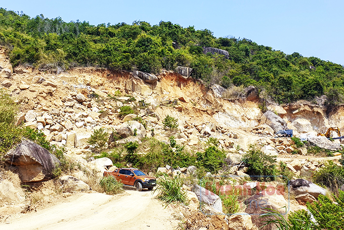 Tan hoang Hòn Thẻ