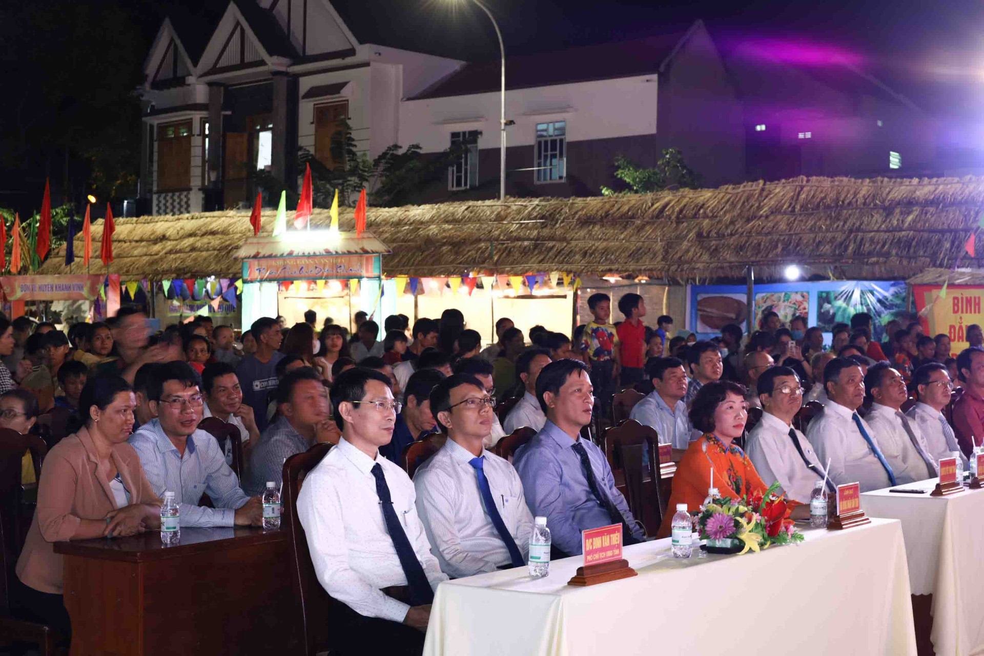 Các đại biểu tham dự lễ khai mạc Ngày văn hóa các dân tộc Việt Nam tỉnh Khánh Hòa năm 2021. 