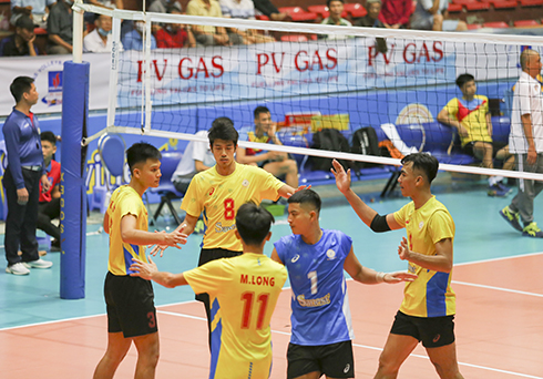 Sanest Khánh Hòa toàn thắng, dẫn đầu bảng xếp hạng