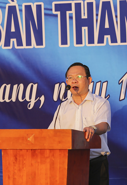 Ông Lưu Thành Nhân - Phó Chủ tịch UBND TP. Nha Trang phát động Ngày chạy Olympic toàn dân.