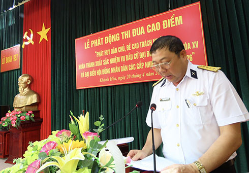 Đại tá Phạm Quang Trung - Bí thư Đảng ủy , Chính ủy Lữ đoàn phát động thi đua