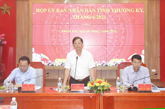 <p style= "text-align: justify; ">Chủ tịch UBND tỉnh Khánh Hòa Nguyễn Tấn Tuân phát biểu kết luận cuộc họp</p>