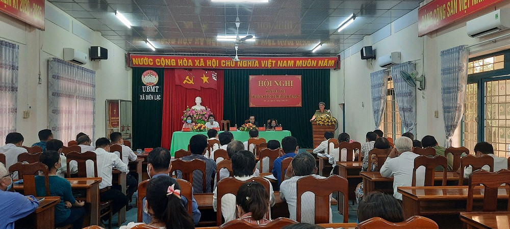 Các ứng cử viên ĐBQH tiếp xúc cử tri tại UBND xã Diên Lạc