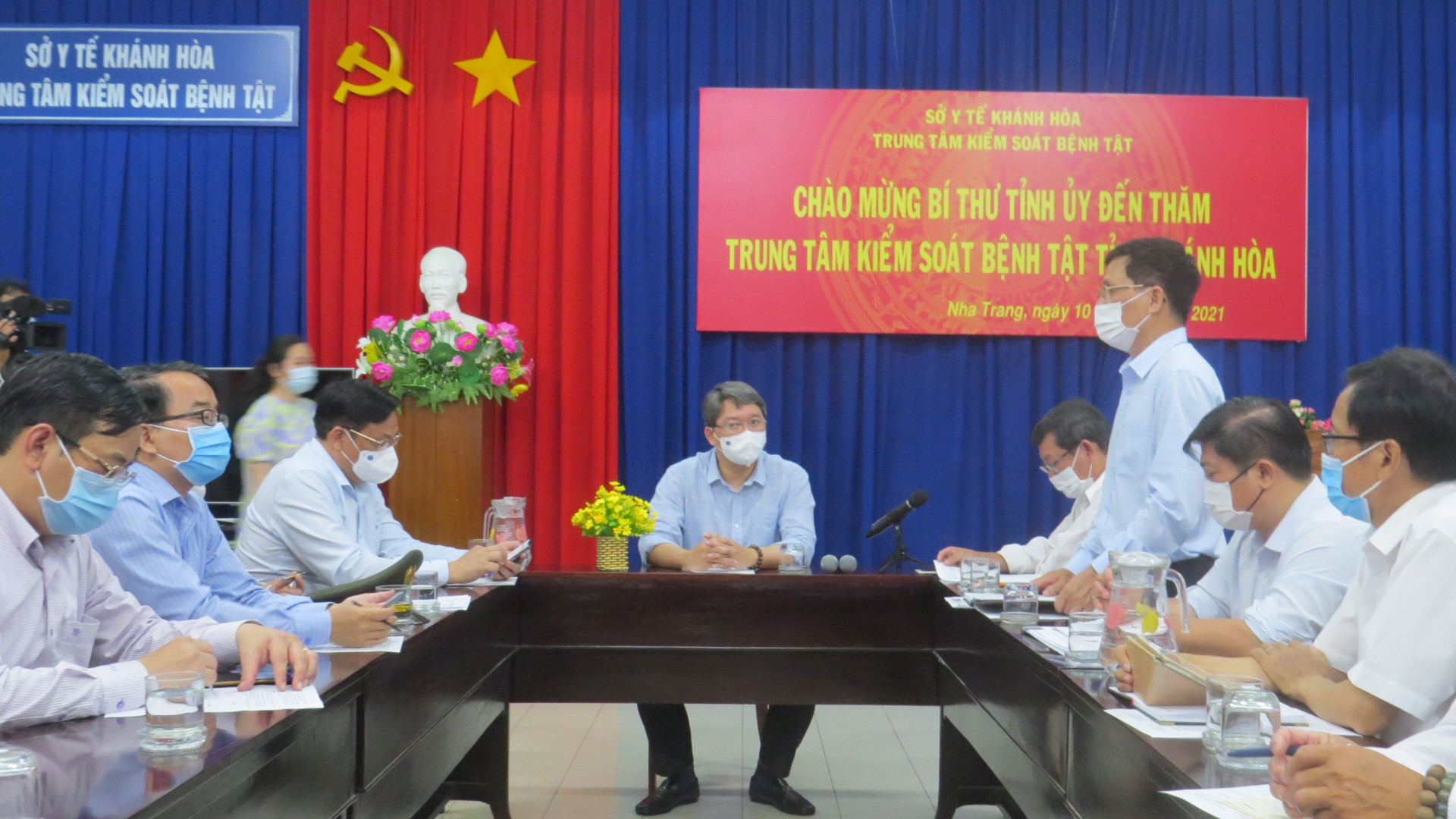 Bí thư Nguyễn Hải Ninh kiểm tra công tác chống dịch tại Trung tâm Kiểm soát bệnh tật tỉnh Khánh Hoà