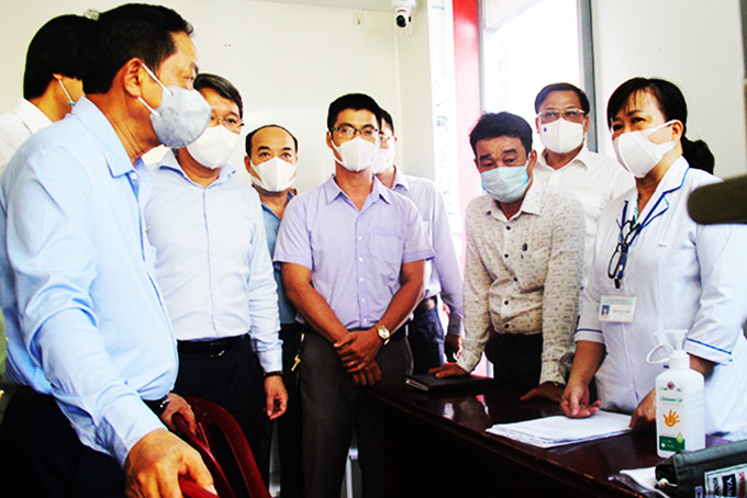Đoàn giám sát, kiểm tra của Ủy ban Thường vụ Quốc hội, Hội đồng Bầu cử quốc gia kiểm tra phòng cách ly y tế tại Khu vực bầu cử số 4 - phường Phước Hòa.