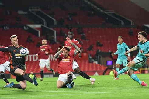 Manchester United đã thảm bại 4-2 trước một Liverpool khát khao chiến thắng.