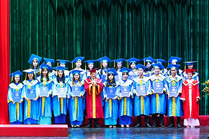Lễ tốt nghiệp của sinh viên Khoa Du lịch.